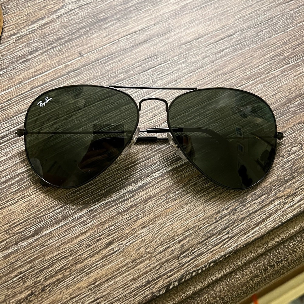 Black Ray-Ban Aviator, Like-New Condition